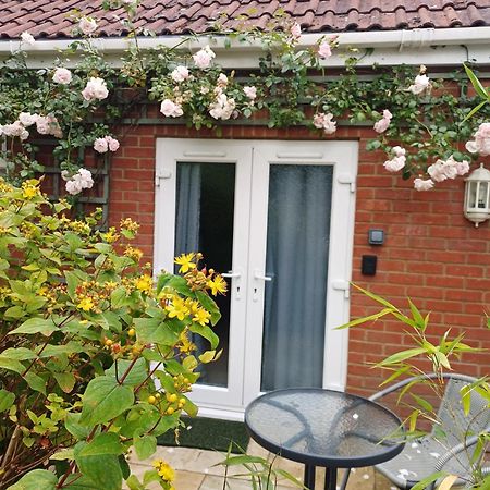 Santi Bhavana Bed & Breakfast Westbury  Exterior foto