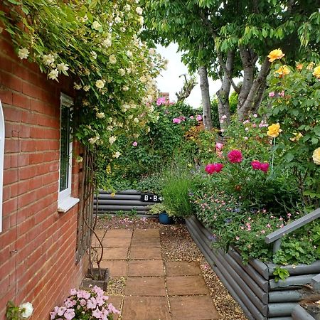 Santi Bhavana Bed & Breakfast Westbury  Exterior foto