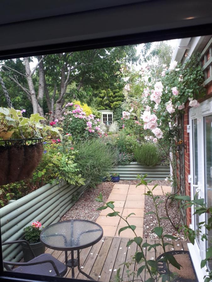 Santi Bhavana Bed & Breakfast Westbury  Exterior foto